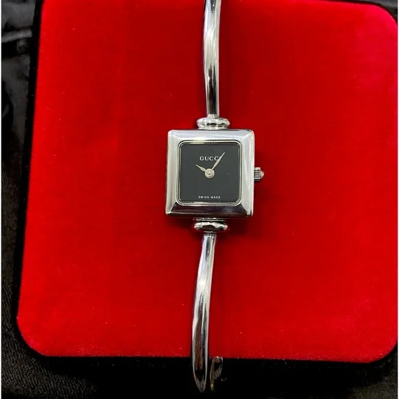 Ladies GUCCI bangle watch❤️SO CUTE❤️❤️❤️ - Picture 3 of 11
